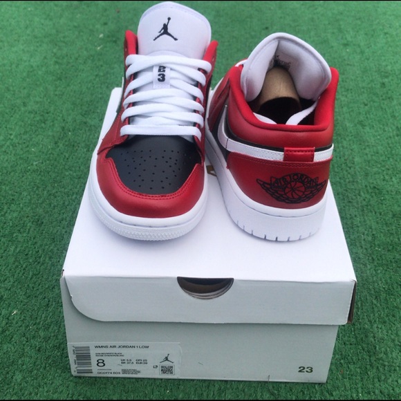 Air Jordan 1 Low 'Chicago Flip' (W) - Picture 5 of 15